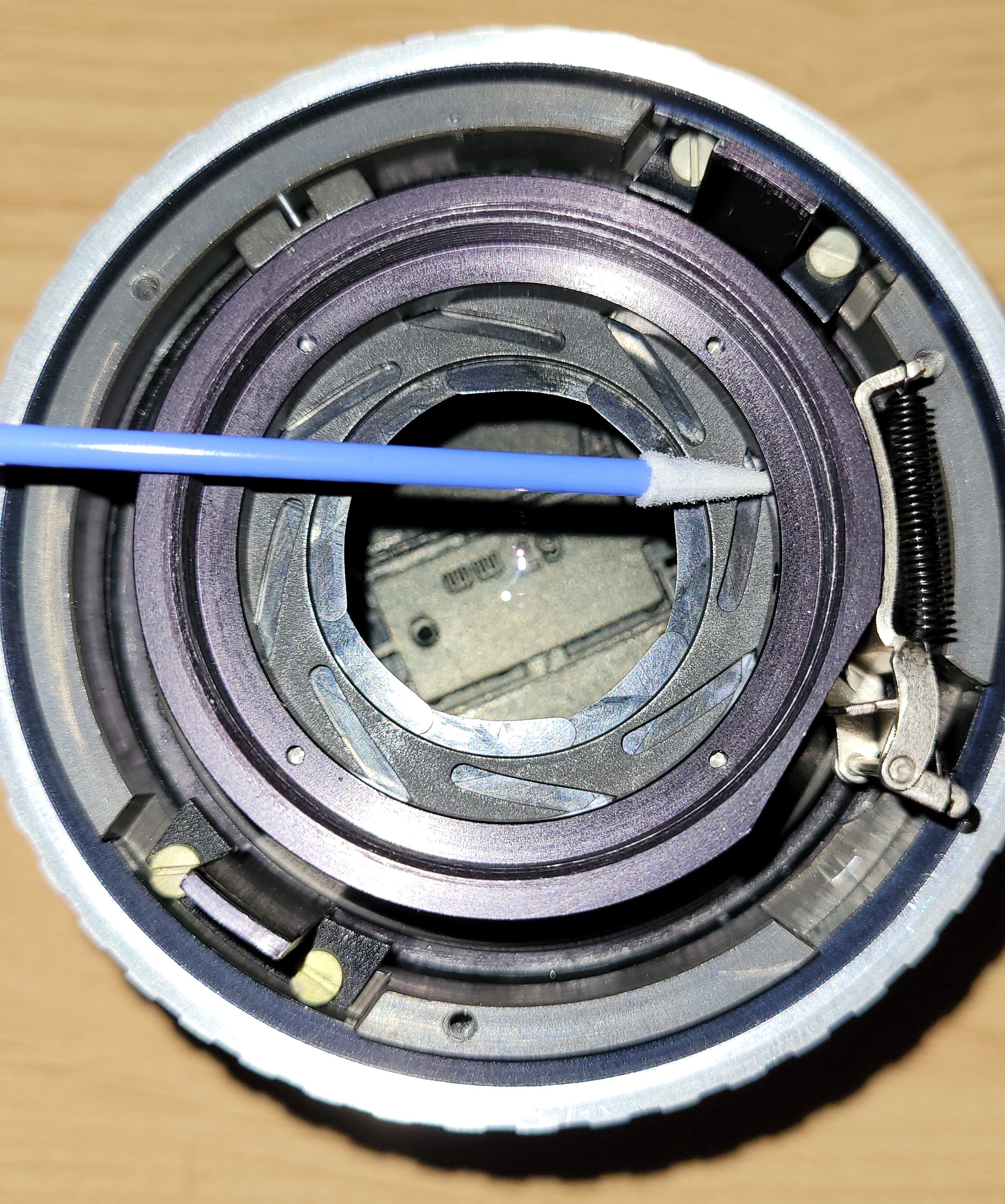 Close-up of pivot slot area during diagnosis of sticking